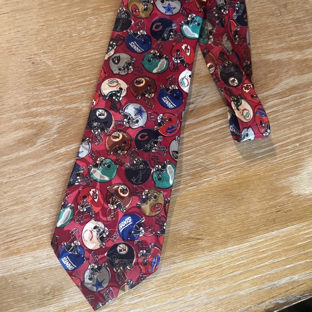 Team NFL 57" Men's Tie 100% Imported Silk Made In USA Vintage Football Helmets